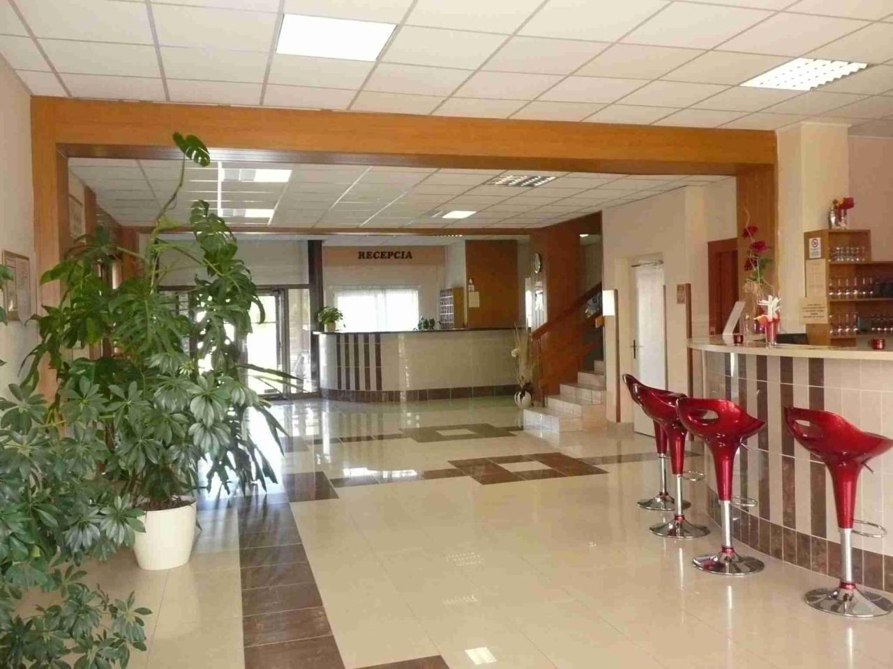 Hotel Pramen - Sivek Hotels Дудинце Экстерьер фото